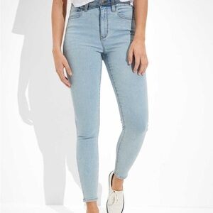 NWT American Eagle Next Level Super High-Waisted
Jegging